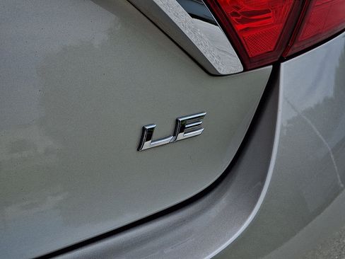 Used 2015 Toyota Camry LE FWD image 30