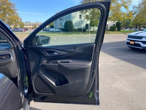 Used 2022 Chevrolet Equinox Premier image 26