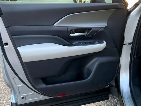 Used 2025 Toyota Grand Highlander FWD image 20