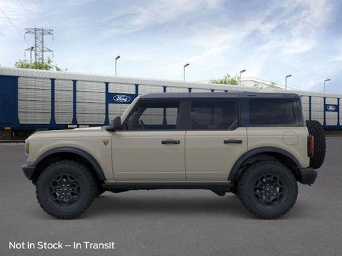 New 2026 Ford Bronco Badlands image 3