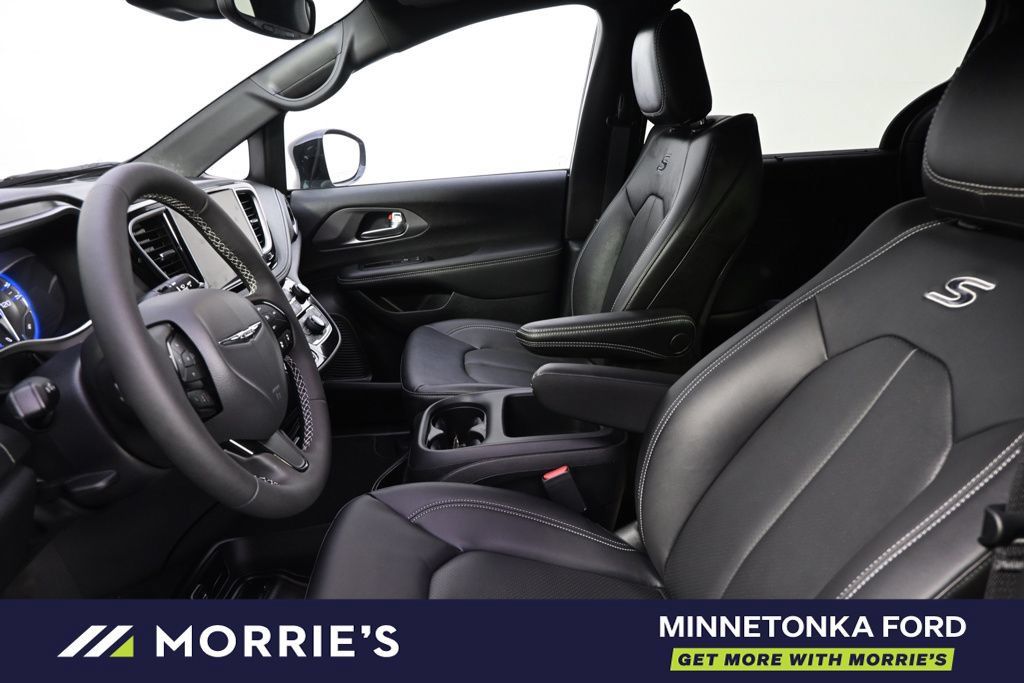 Used 2026 Chrysler Pacifica Select w/ S Appearance Package FWD image 14