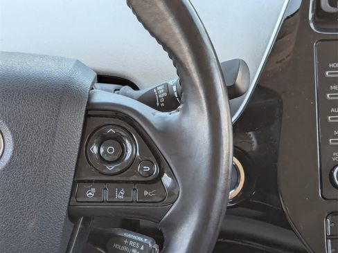 Used 2022 Toyota Prius XLE image 22