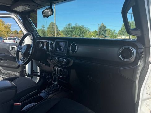 Used 2020 Jeep Wrangler Unlimited Sahara image 33