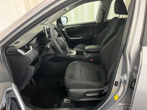 Used 2024 Toyota RAV4 LE AWD/4WD image 3