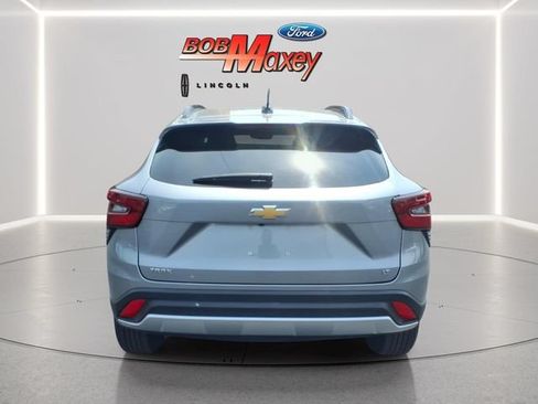 Used 2025 Chevrolet Trax LT FWD image 5