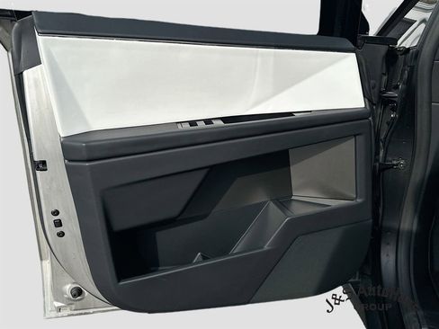 Used 2024 Tesla Cybertruck AWD Crew Cab image 23