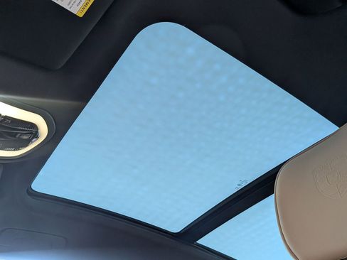 New 2026 Porsche Macan image 28