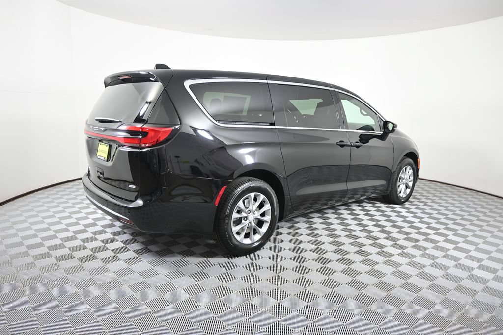 New 2027 Chrysler Pacifica Select AWD/4WD image 6