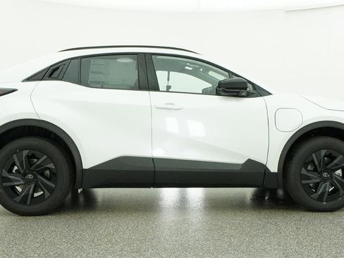 New 2026 Toyota C-HR AWD/4WD image 17