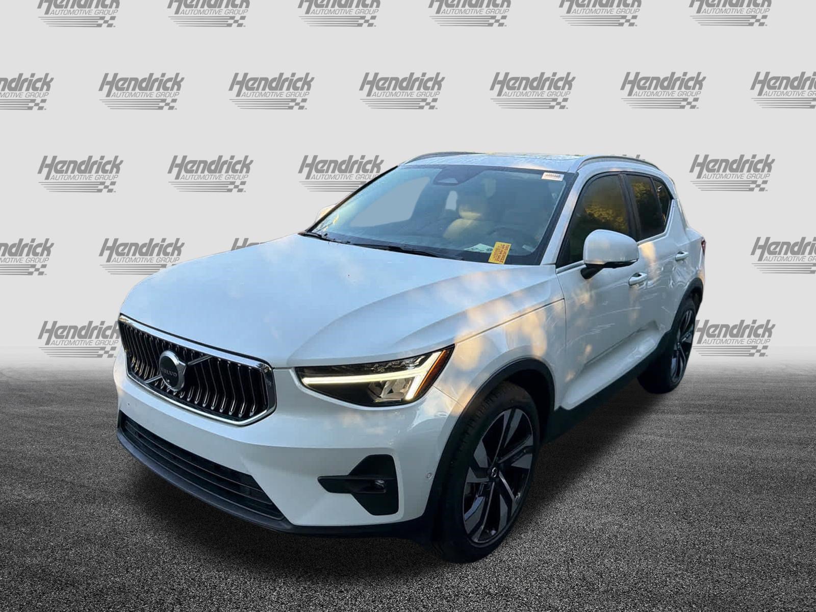 Used 2024 Volvo XC40 B5 Plus w/ Protection Package Premier AWD/4WD image 7