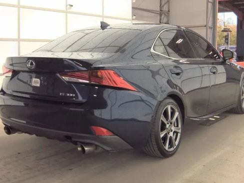 Used 2018 Lexus IS 300 w/ Premium Package RWD image 4