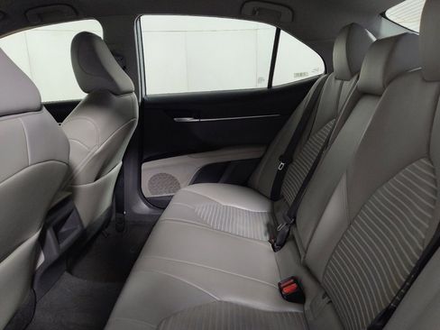 Used 2020 Toyota Camry SE image 18