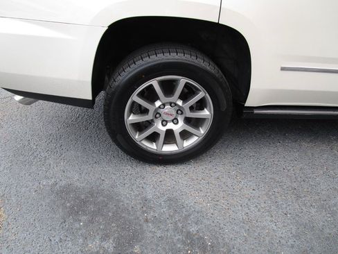 Used 2015 GMC Yukon Denali w/ Touring Package RWD image 31