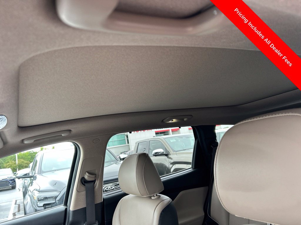 Used 2022 Hyundai Santa Fe Limited FWD image 6