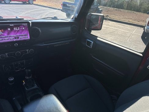Used 2021 Jeep Wrangler Unlimited Sport image 18