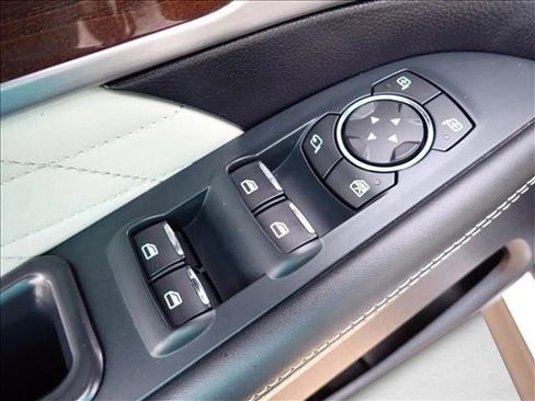 Used 2019 Ford Explorer Platinum image 17