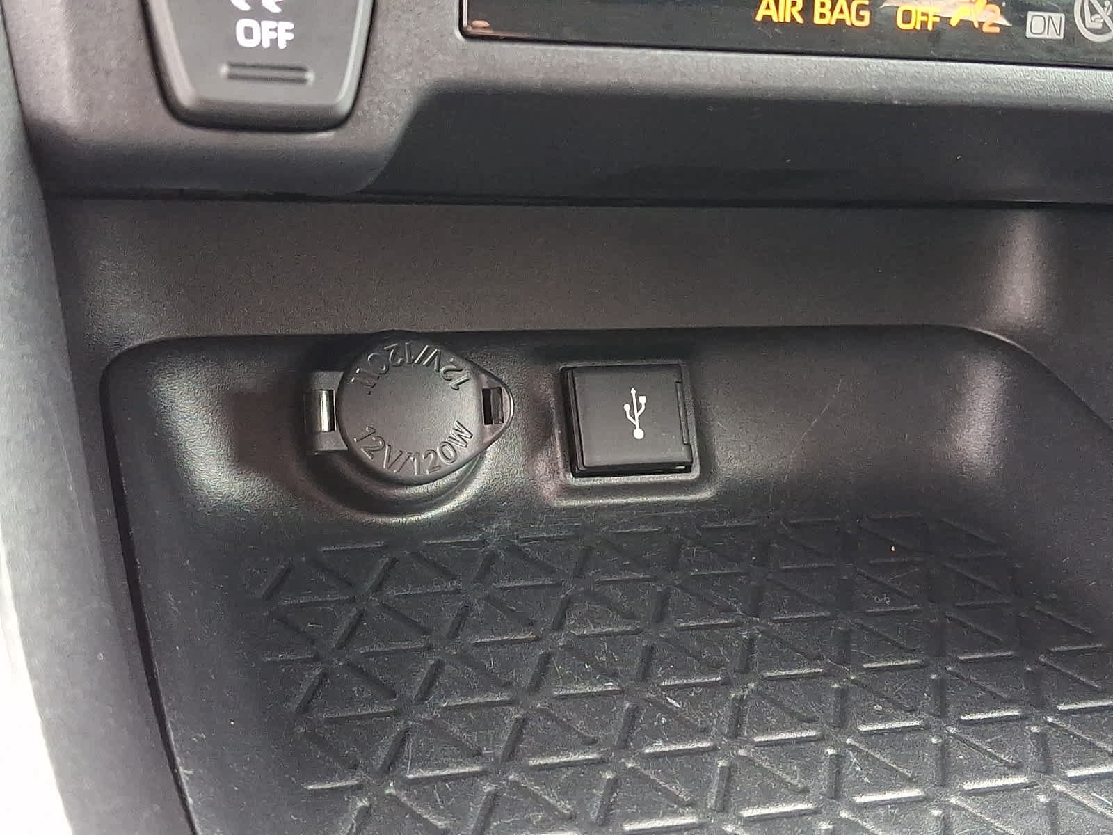 Certified 2020 Toyota RAV4 LE w/ Carpet Mat Package AWD/4WD image 29