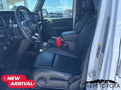 Used 2022 Jeep Wrangler Unlimited Sahara w/ Cold Weather Group AWD/4WD image 15