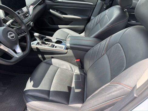 Used 2025 Nissan Altima 2.5 SR w/ SR Premium Package image 5