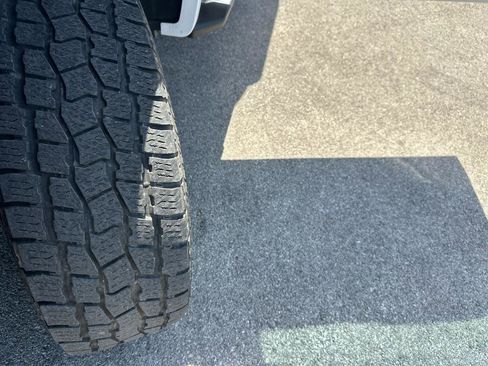 Used 2017 Ford F150 XLT w/ Equipment Group 302A Luxury AWD/4WD image 16