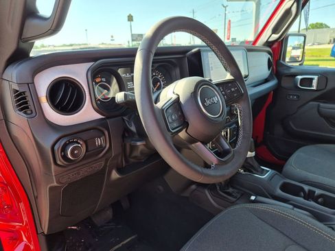 Used 2025 Jeep Wrangler Unlimited Sport AWD/4WD image 14
