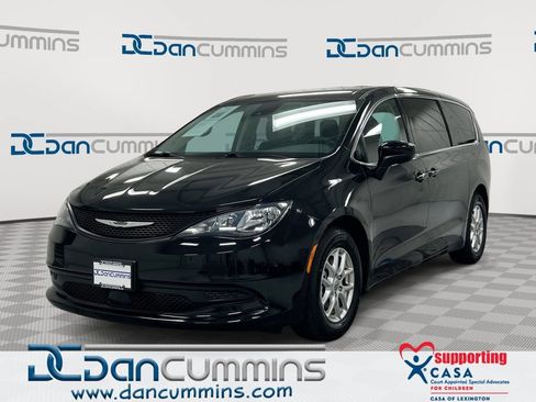 Used 2023 Chrysler Voyager LX FWD image 1