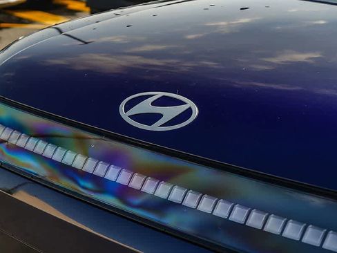 New 2026 Hyundai Ioniq 9 SE image 9