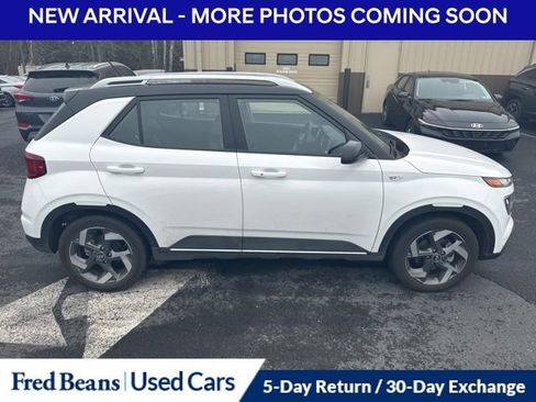 Used 2023 Hyundai Venue Limited image 3