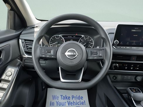 Used 2024 Nissan Rogue S AWD/4WD image 15