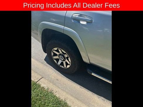 Used 2016 Toyota 4Runner SR5 AWD/4WD image 6
