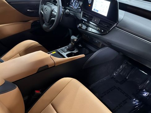 Used 2024 Lexus ES 350 w/ Premium Package FWD image 14