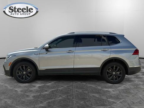 Used 2024 Volkswagen Tiguan SE FWD image 2