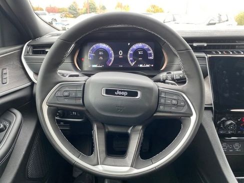 New 2025 Jeep Grand Cherokee Limited w/ Black Appearance Package image 11