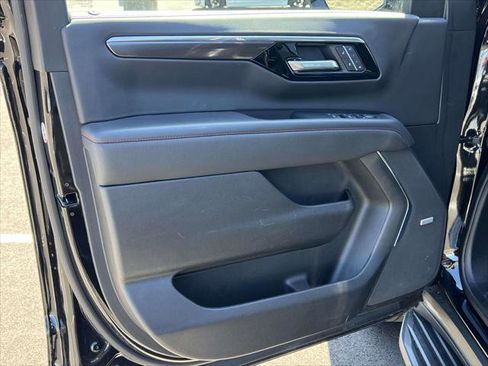 Used 2025 Chevrolet Suburban RST w/ Comfort Package AWD/4WD image 18