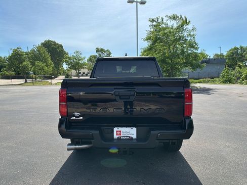 Used 2025 Toyota Tacoma SR5 AWD/4WD image 21