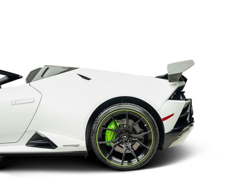 Used 2020 Lamborghini Huracan EVO RWD image 28