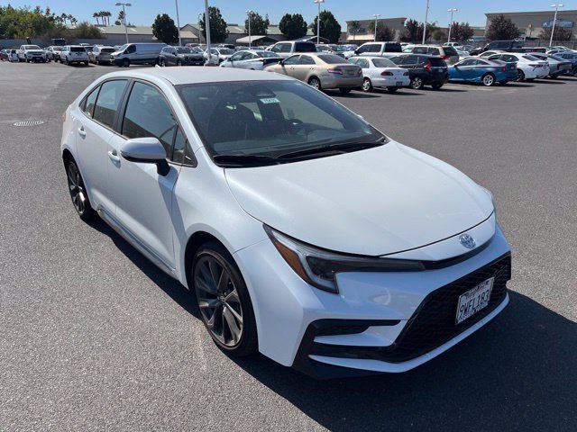Used 2026 Toyota Corolla SE w/ SE Premium Package FWD image 1