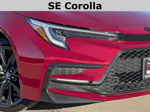 Used 2025 Toyota Corolla SE image 3