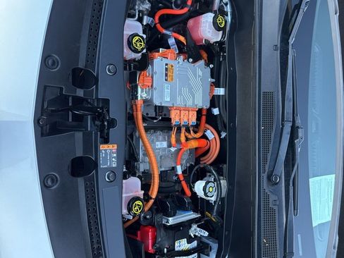 Used 2022 Chevrolet Bolt EUV LT w/ Convenience Package image 15