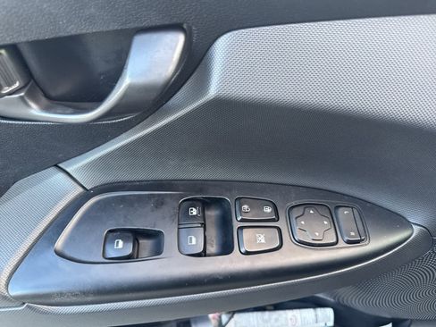 Used 2019 Hyundai Veloster Turbo R-Spec image 15