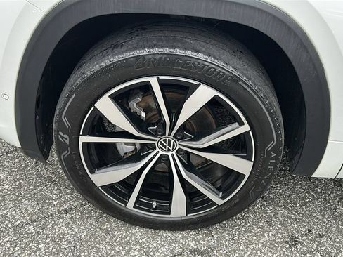 Used 2024 Volkswagen Atlas SEL Premium R-Line AWD/4WD image 8