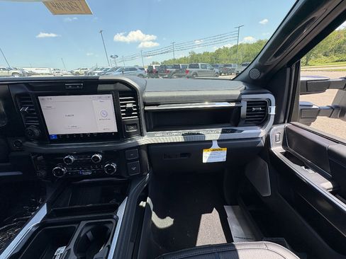 New 2026 Ford F350 Platinum w/ Tremor Off-Road Package AWD/4WD image 23