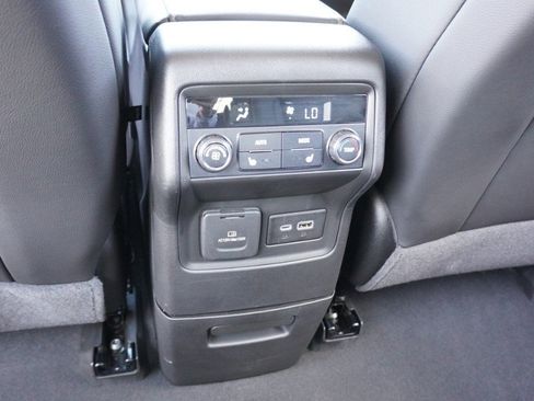 Used 2022 GMC Acadia AT4 w/ Technology Package image 33