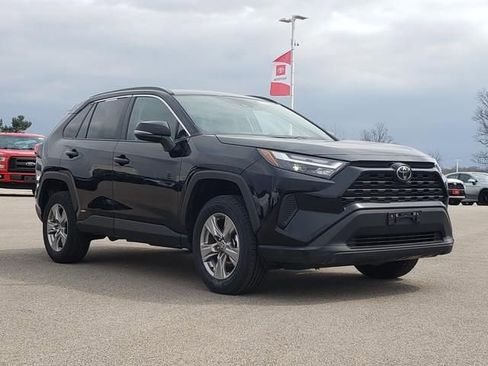 Used 2025 Toyota RAV4 XLE AWD/4WD image 3