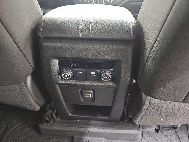 Used 2023 Chevrolet Traverse LT FWD image 21