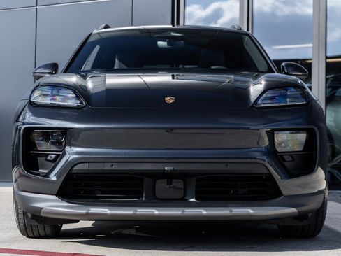 New 2025 Porsche Macan 4S Electric image 8