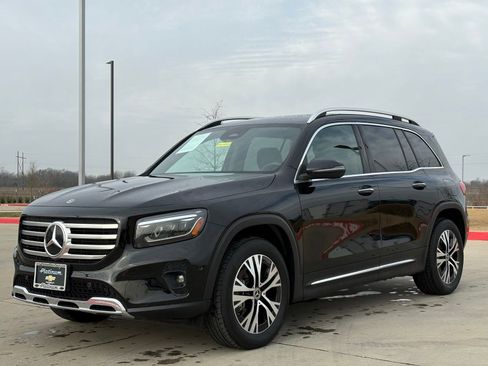 Used 2025 Mercedes-Benz GLB 250 4MATIC image 3