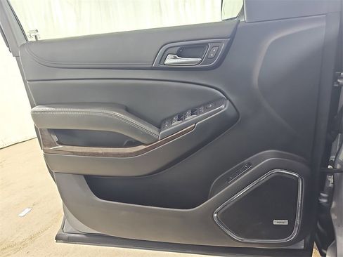 Used 2019 Chevrolet Suburban LT image 31