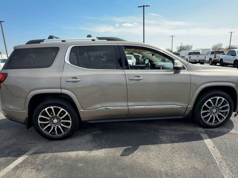 Used 2022 GMC Acadia Denali w/ Denali Ultimate Package AWD/4WD image 9