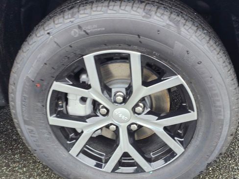 New 2025 Jeep Grand Cherokee Limited image 9